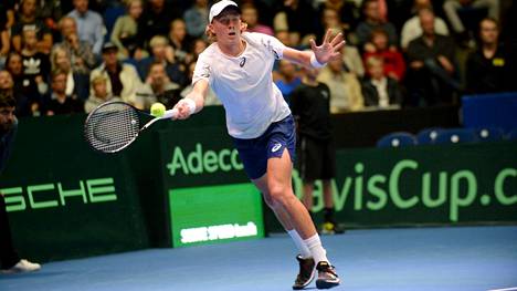 Emil Ruusuvuori pysyi jalat maassa, vaikka otti Suomen tennishistorian toiseksi parhaan voiton