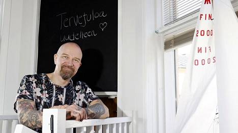 Musiikki | Laulaja-näyttelijä Veeti Kallio muutti Raumalle ja toimii nyt hierojana – ”Olen onnellinen, että on edes jotain töitä”