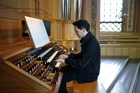 Pariisin Notre Damen urkuri, ranskalainen Vincent Dubois on aiemmin esiintynyt Suomessa Pori Organ festivaalilla Keski-Porin kirkossa, vuonna 2018.