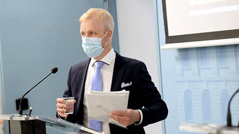 Koronavirus | Otkes: Viime kevään ristiriitainen keskustelu johti siihen, että suomalaisilta vei ”tarpeettoman kauan” oppia käyttämään maskeja