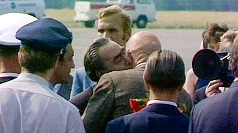 Urho Kekkosen suhteet Neuvostoliiton kommunistisen puolueen pääsihteeriin Leonid Brežneviin olivat lämpimät.