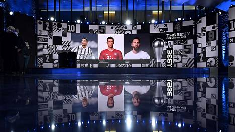 Jalkapallo | Lewandowski ja Bronze valittiin Fifan vuoden pelaajiksi – ensiapua vakavasti loukkaantuneelle vastustajalle antanut juniori sai reilun pelin palkinnon