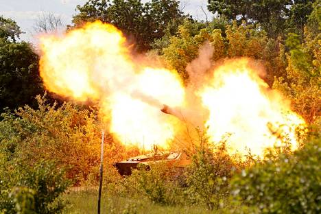 Niin kutsuttujen Donetskin ja Luhanskin kansantasavaltojen joukkojen Gvozdika-telatykki ampui 122 millin ammuksen kohti Severodonetskia toukokuussa.