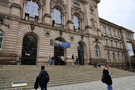 Law students going to a lecture at the University of Würzburg.