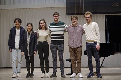 Sibelius-finalistit Inmo Yang (vas.), Yesong Sophie Lee, Diana Adamyan, Nathan Meltzer, Georgii Moroz ja Dmytro Udovytšenko.