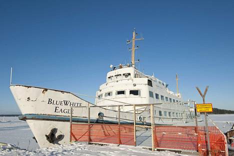 Blue White Eagle -laiva ehti seisoa pitkään tyhjillään.
