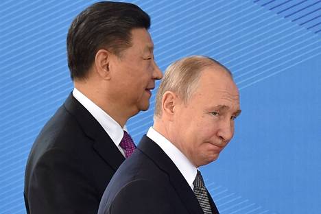 После вторжения в Украину Владимир Путин постоянно поддерживает связь с Си Цзиньпинем. На фото – лидеры двух стран в Бишкеке в 2019 году. Фото: Вячеслав Оселедко / AFP