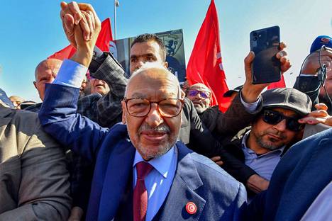 Oppositiojohtaja Rached Ghannouchi otettiin kiinni maanantaina. 
