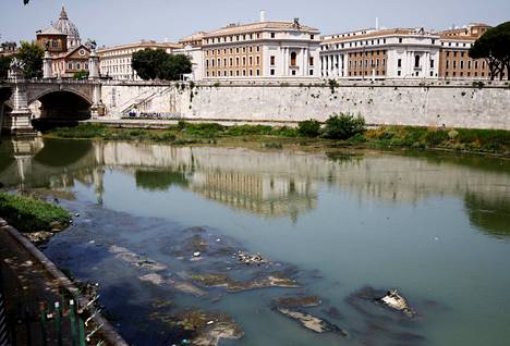 Vedenpinta oli laskenut myös Tiberjoessa Roomassa kesäkuun 21. päivänä.