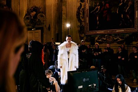 Vain esitteli ensi syksyn ja talven kokoelmansa Pitti Uomo -miestenvaatemessuilla Firenzessä.