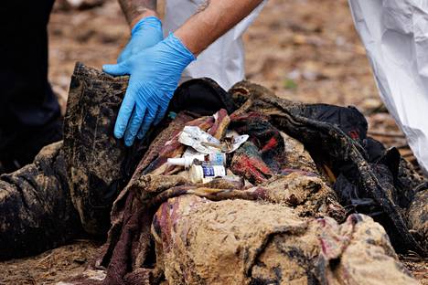 Medicines and keys, among other things, were removed from the body's jacket pocket.