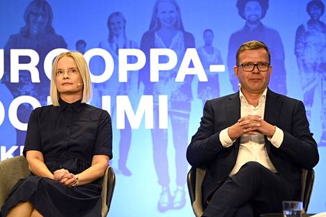 Perussuomalaisten puheenjohtaja Riikka Purra ja kokoomuksen puheenjohtaja Petteri Orpo kuvattiin EU-aiheisessa puheenjohtajatentissä Turussa viime viikolla.