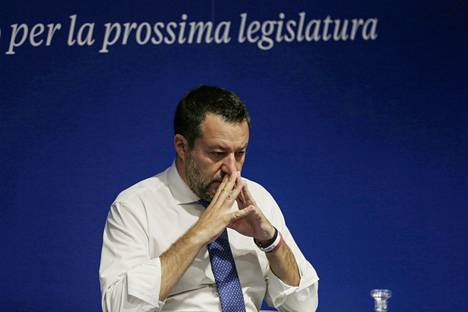 Matteo Salvini oli Italian oikeiston kirkkain tähti vuonna 2019. Vaalien alla Giorgia Melonin kasvanut suosio on kuitenkin murentanut Salvinin toiveet pääministeriksi noususta.