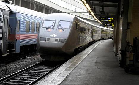 Suomen junat ovat kuin tieteiselokuvista Ruotsiin verrattuna – Yksityisille  avattu junaliikenne tökkii, eikä aikatauluihin voi luottaa - Ulkomaat |  