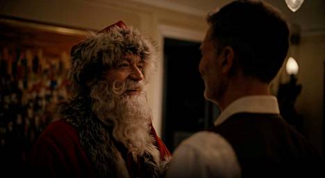 Norjan Postin mainoksessa joulupukki suutelee miestä. Mainos juhlistaa jo etukäteen ensi vuoden juhlavuotta, kun Norjassa tulee kuluneeksi 50 vuotta homoseksuaalisuuden dekriminalisoinnista. 