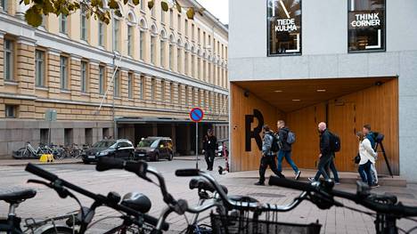 Helsingin yliopiston päärakennus tulee tutuksi uusille opiskelijoille.