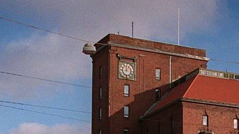 Hämeentie 11:n kello kuvattuna vuonna 1999.