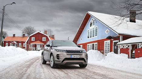 Range Rover Evoque on tanakka mutta lyhyt citymaasturi. Auto kuvattiin Ruotsinpyhtäällä.