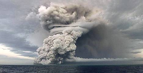 Tongalla tammikuussa tapahtunut Hunga-tulivuoren purkaus oli maapallon mittaushistorian suurin yksittäinen tapahtuma. Se synnytti myös tsunameja.