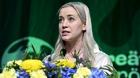 Vihreiden puheenjohtaja Sofia Virran mukaan leikkaukset olisi voitu välttää korottamalla kaivosveroa. Kuvassa Virta vuoden 2023 Vihreiden puoluekokouksessa.