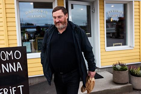 In Uuve Grundström's opinion, Hardomi's bread shop has a good location along Valtatie 18.