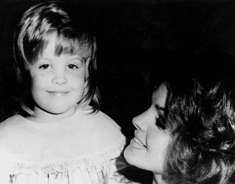 Lisa Marie Presleyn äiti Priscilla Presley varmisti tiedon tyttärensä kuolemasta. 