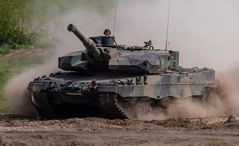 Saksa ei ole vielä tehnyt päätöstä Leopard-taistelupanssarivaunujen mahdollisesta lähettämisestä Ukrainaan. Kuvassa puolalainen Leopard Puolassa viime vuonna järjestetyssä sotaharjoituksessa.