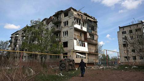 Venäjän iskujen tekemiä tuhoja Otšeretynen kylässä Itä-Ukrainassa. Kuva on otettu huhtikuun puolivälissä.