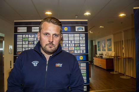 Antti Pennanen hakee menestystä Nuorten Leijonien päävalmentajana, mutta sanoo avoimesti olevansa kiinnostunut Jokereista, jos joukkue pelaa Liigaan.