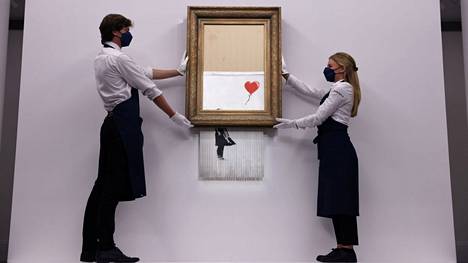 Kuvataide | Banksyn osittain silputtu taulu huuto­kaupattiin ennätysmäiseen 22 miljoonan euron hintaan