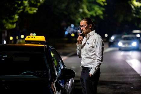 Toimittaja Jaakko Muilu palasi elokuun alussa taksin rattiin monen vuoden tauon jälkeen Helsingissä.