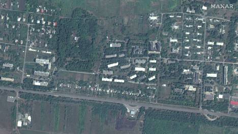Satelliittikuva kerrostaloista ja pelloista ennen taisteluita Bahmutissa 1. elokuuta 2022. 