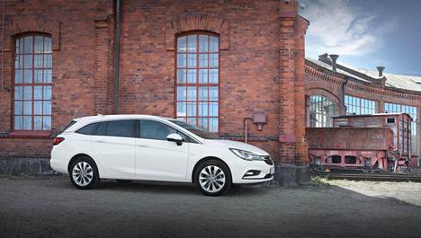 Opel Astra valittiin Vuoden Autoksi Euroopassa 2016. Malli on yhä voimissaan, ja kaasuversio houkuttaa taloudellisuudellaan.