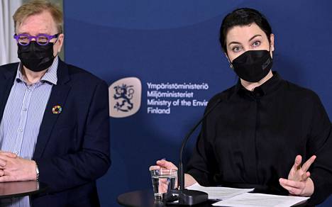 Suomen ilmastopaneelin puheenjohtaja Markku Ollikainen ja ympäristö- ja ilmastoministeri Emma Kari kertoivat hallituksen ilmastopolitiikasta ilmastokriisi- ja luontokatoinfossa 10. helmikuuta. Samoihin aikoihin alkoivat uudet neuvottelut päästövähennyksistä. 