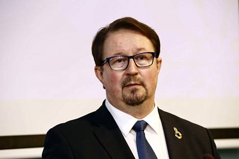 Terveysturvallisuusosaston johtaja Mika Salminen THL:stä koronatilannekatsauksessa 10. maaliskuuta.