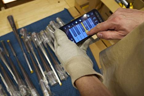 The sound of the organ pipes can also be tested with a mobile phone application during the installation phase.