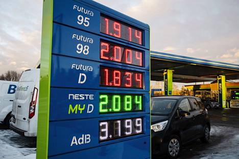 Energian kallistuminen on merkittävä syy inflaation kiihtymiseen Suomessa ja euroalueella. Torstaina 98-oktaanisen bensiinin litrahinta oli ylittänyt Malmilla jo kahden euron rajan.