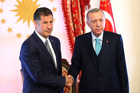 Sinan Oğan ja istuva presidentti Recep Tayyip Erdoğan.