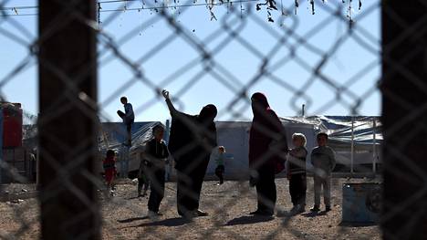 Saksa hakee Isis-äidin ja hänen lapsensa kotiin vankileiriltä Pohjois-Syyriasta