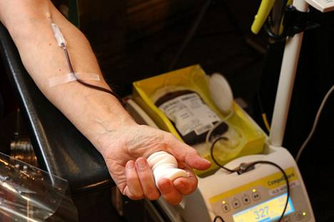 Fimea ehdottaa muutoksia verenluovuttajien valintaa koskeviin määräyksiin. Kuvassa verenluovutustilanne vuodelta 2019.