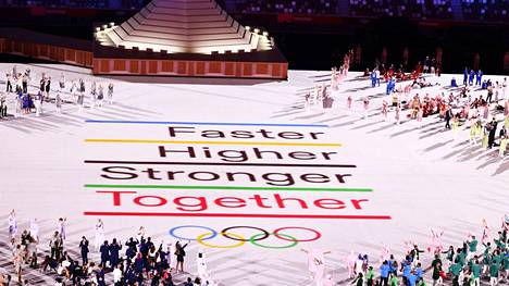 Tokion olympialaiset | Olympialaisten avajaisissa mielen­osoittajien huuto kuului stadionin sisälle saakka – Kuvat näyttävät tyhjille katsomoille esitetyn seremonian huippuhetket