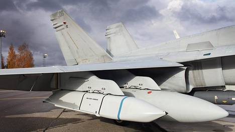 Ilmavoimien Hornetit pääsivät vihdoin testaamaan risteilyohjuksia USA:ssa – ehtivät seistä tyhjän panttina Kaliforniassa lähes kaksi vuotta