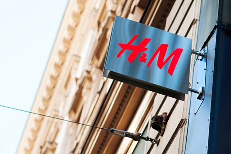 H&M keskeytti liiketoimintansa Venäjällä maaliskuun alussa sen jälkeen, kun Venäjä oli aloittanut hyökkäyssodan Ukrainaan.