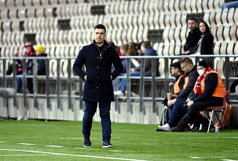 Ilir Zeneli joutuu lähtemään FC Lahden valmentajan paikalta.