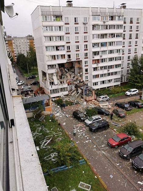 Kaasuräjähdys tuhosi osan kerrostalosta Noginskin kaupungissa Moskovan alueella.