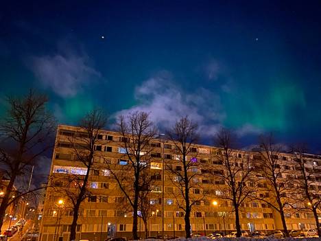 Taivas Viiskulman yllä Helsingissä.