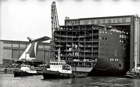 Carnival Fantasy -alusta rakennettiin Wärtsilän telakalla Helsingissä lokakuussa 1989. Wärtsilä Meriteollisuus meni konkurssiin iltapäivällä 23. lokakuuta.