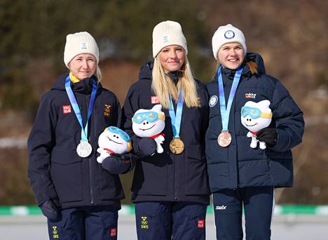 In January, Elsa Tänglander (center) celebrated the Youth Olympic gold medal in the cross-country sprint.  Sweden's Kajsa Johansson (left) was second and Finland's Nelli-Lotta Karppelin third.