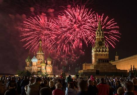 Moskovassa vietettiin perjantaista sunnuntaihin kaupungin 875-vuotispäivää. Kaupunki oli täynnä tapahtumia, kuten ulkoilmakonsertteja. Juhlat kruunasi ilotulitus.