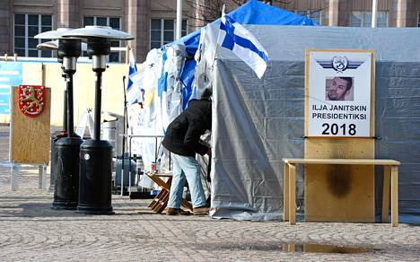 Suomi ensin -mielenosoittajien ja turvapaikanhakijoiden teltat ovat olleet Helsingin keskustassa jo toista kuukautta.